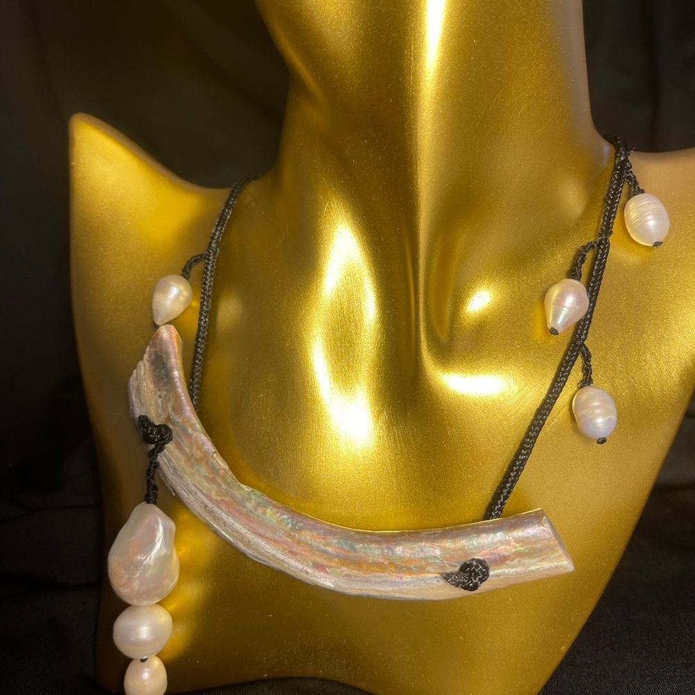 Elegant Pearl and Black Necklace